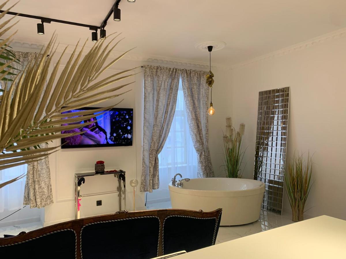 Tiltu 5 Jacuzzi Apartment クライペダ エクステリア 写真